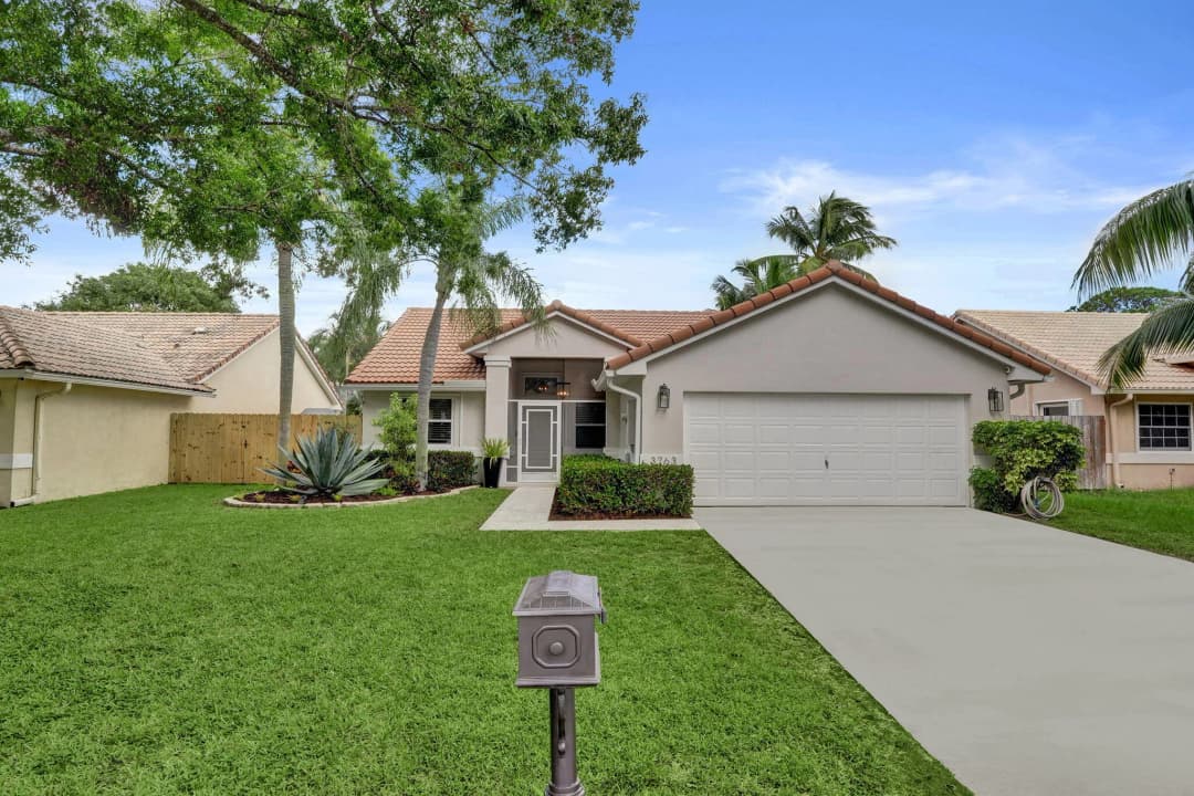 3763 S Lancewood Place, Delray Beach, Florida 33445