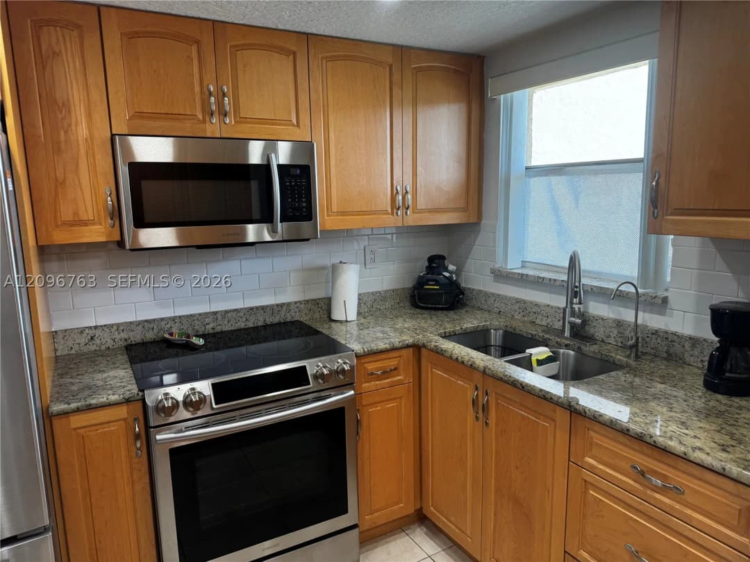 8435 Sunrise Lakes Blvd 211, Sunrise, Florida 33322