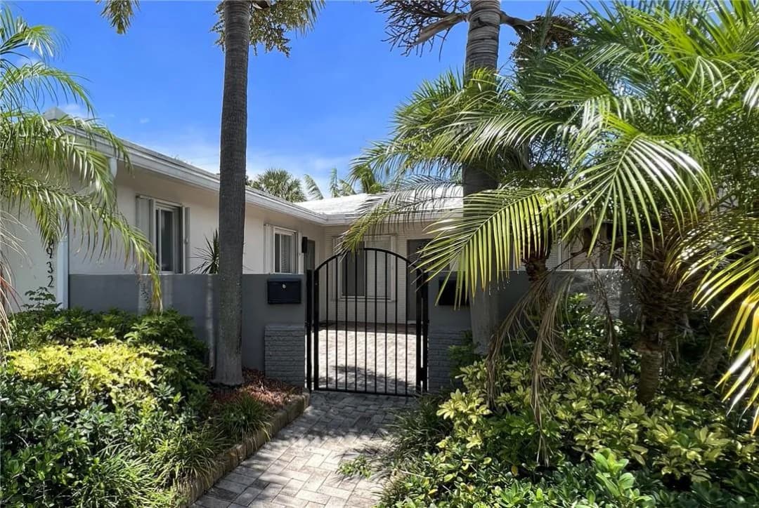 5932 Ne 17th Road, Fort Lauderdale, Florida 33334